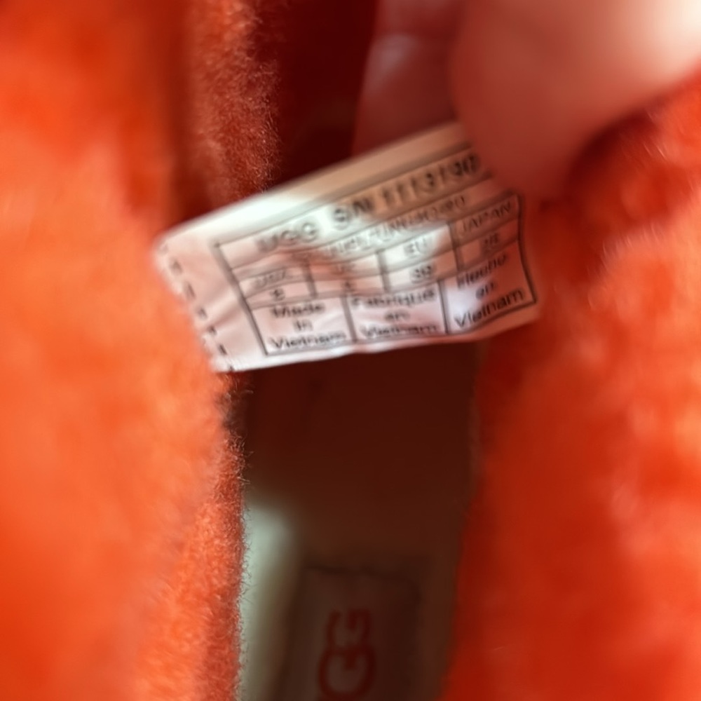 NWT Ugg boots - Picture 4 of 9